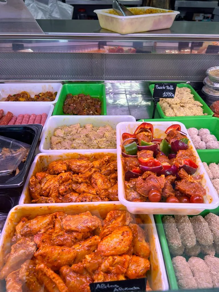 Counter with ready-to-cook meat specialities
